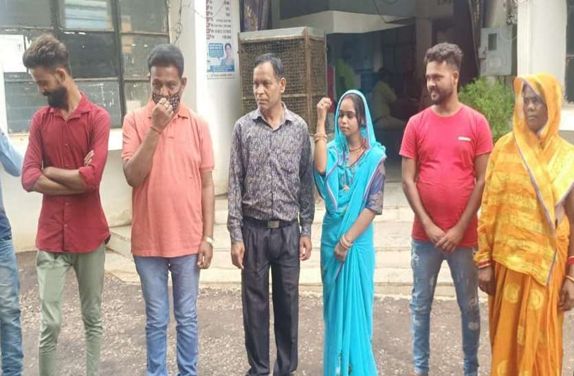 तलाक की लगाई थी अर्जी, अचानक हो गई ऐसी बात जिससे पति-पत्नी संग रहने हुए राजी तलाक की लगाई थी अर्जी, अचानक हो गई ऐसी बात जिससे पति-पत्नी संग रहने हुए राजी