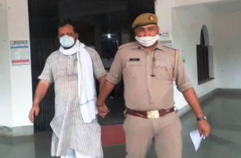 Professor केंद्रीय मंत्री स्मृति ईरानी के खिलाफ अभद्र टिप्पणी कर फंस गए प्रोफेसर, जमानत अर्जी खारिज होने के बाद भेजे गए जेल