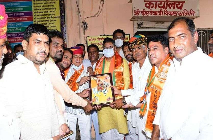 आत्मनिर्भर भारत की दिशा में तेजी से बढ़े कदम : पूनिया आत्मनिर्भर भारत की दिशा में तेजी से बढ़े कदम : पूनिया
