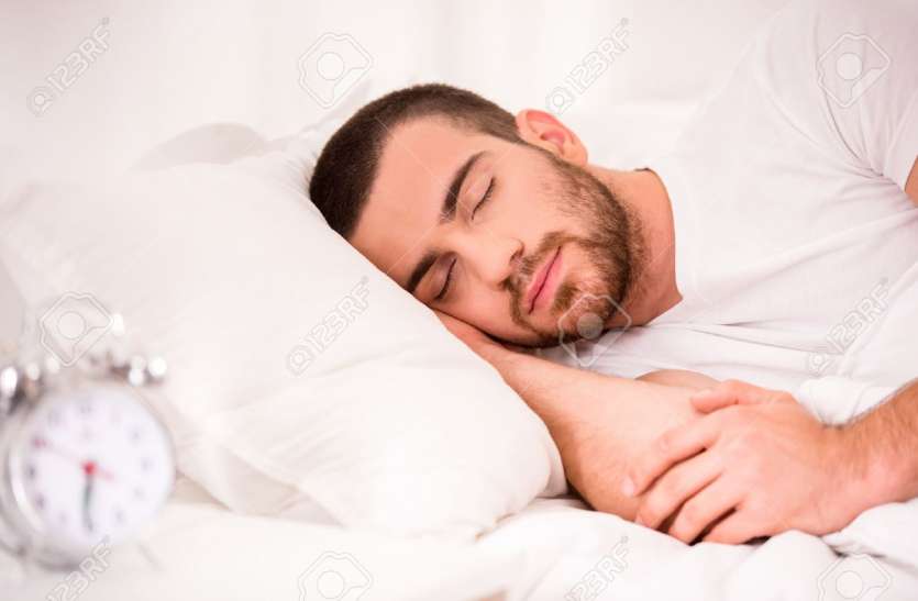 Sleep position for No Wrinkles Wrinkles and sleep position: गलत सोने से चेहरे पर होने वाली झुर्रियों से करें बचाव