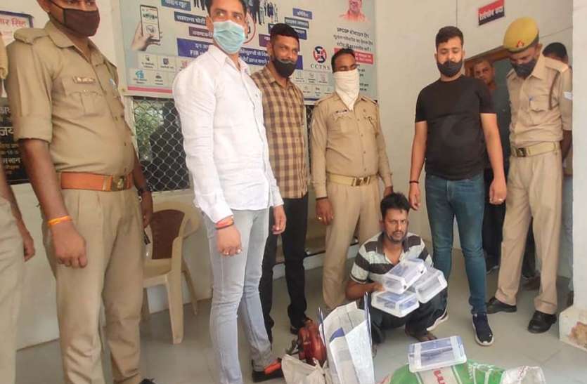 पुलिस हिरासत में आरोपी असलहा फैक्ट्री का भंडाफोेड़, उपकरण व तमंचा के साथ कारोबारी गिरफ्तार