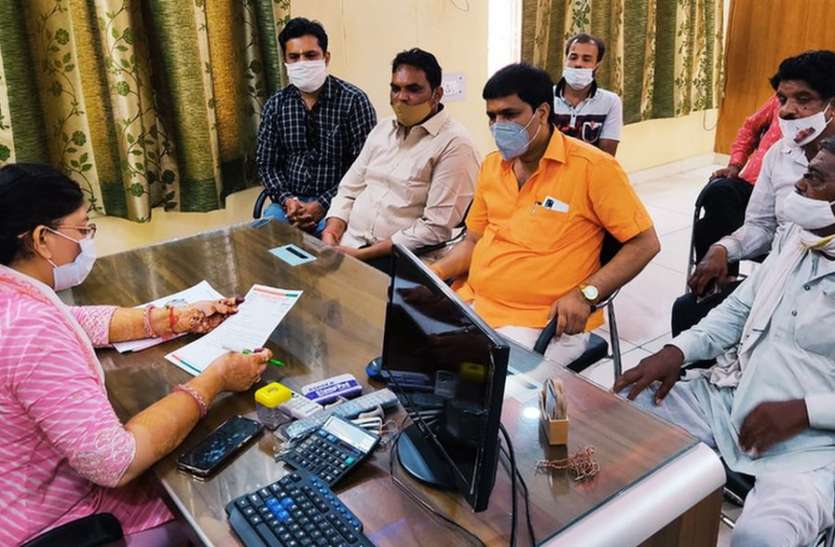 थोक फल सब्जीमंडी रविवार को बंद रहने से किसानों को उठानी पड़ रही परेशानी थोक फल सब्जीमंडी रविवार को भी खोलने की मांग