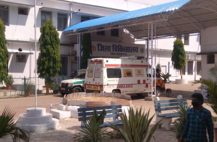 Sub-health center locked, center closed for three months, patients are उपस्वास्थ्य केन्द्र पर ताला, तीन महीने से बंद केन्द्र, मरीजों को नहीं मिल रहा स्वास्थ्य लाभ