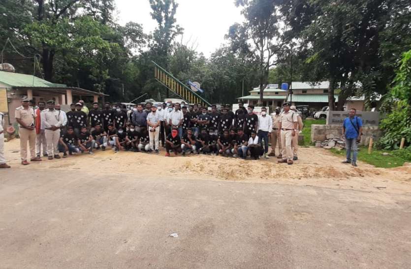 Youth of Kanha Park's buffer zone will take world class training कान्हा पार्क के बफर जोन के युवा लेंगे विश्वस्तरीय प्रशिक्षण