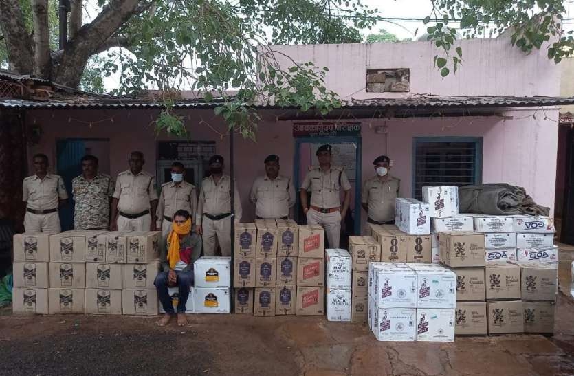 9 लाख रुपए कीमत की 125 पेटी अंग्रेजी शराब जब्त 9 लाख रुपए कीमत की 125 पेटी अंग्रेजी शराब जब्त