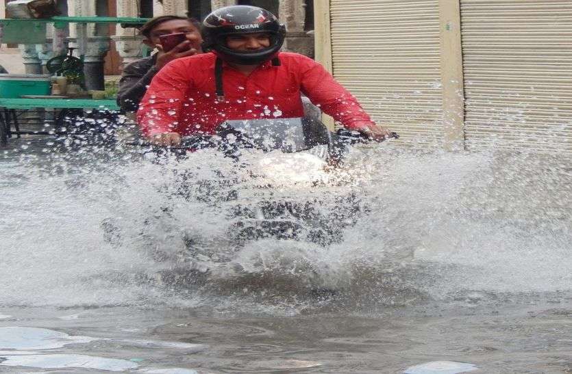 आज पूर्वी राजस्थान में होगी बरसात, सूखे रहेंगे पश्चिमी जिले आज पूर्वी राजस्थान में होगी बरसात, सूखे रहेंगे पश्चिमी जिले