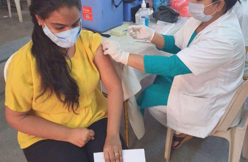 Burhanpur: Know how much vaccination so far, the speed of 45 plus is fast बुरहानपुर: जाने अब तक कितना वैक्सीनेशन, 45 प्लस की रफ्तार है तेज