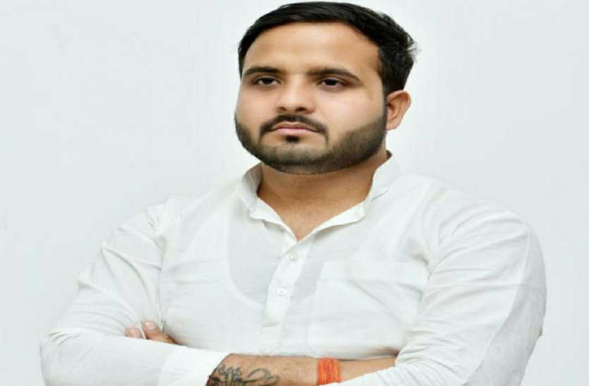 छात्रों का हक देने के बजाय लाठियां बरसा रही योगी सरकार - वंशराज दुबे छात्रों का हक देने के बजाय लाठियां बरसा रही योगी सरकार - वंशराज दुबे