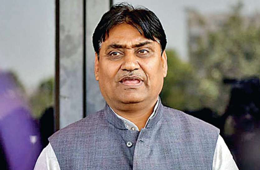 भाजपा ने की सीबीआई से जांच की मांग, शिक्षा मंत्री को हटाए सरकार