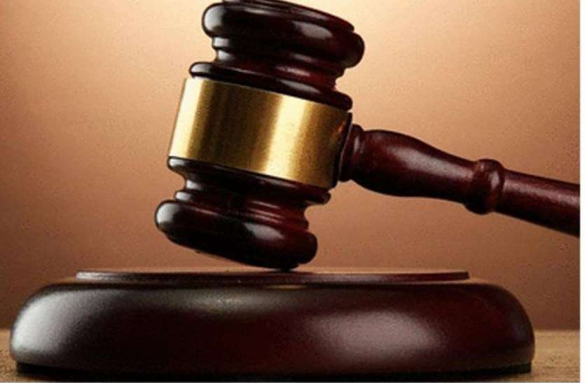 Gujarat: पुलिसकर्मी की हत्या के मामले में आरोपी को उम्र कैद, क्राइम ब्रांच के भीतर हुई थी हत्या Gujarat: पुलिसकर्मी की हत्या के मामले में आरोपी को उम्र कैद, क्राइम ब्रांच के भीतर हुई थी हत्या