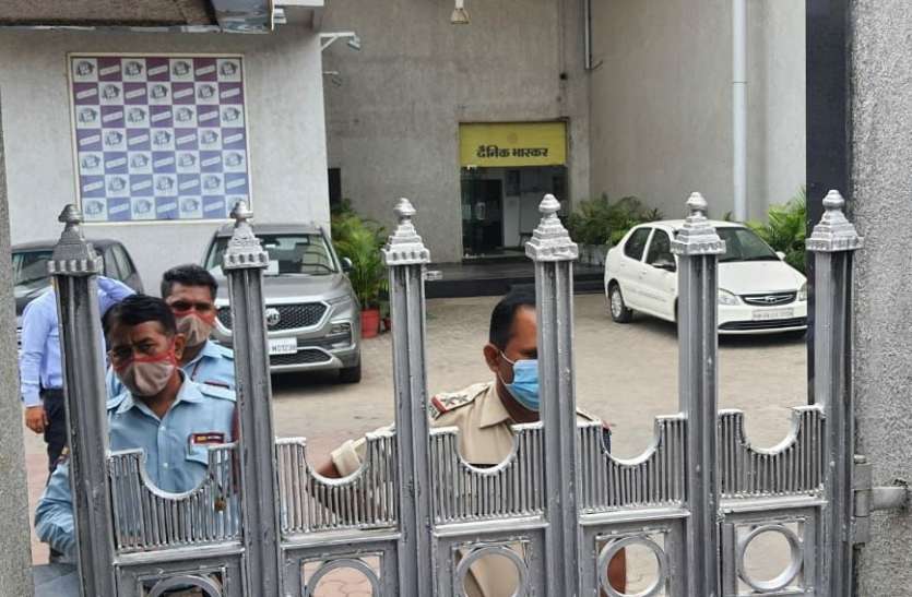 Income Tax raid at Dainik Bhaskar office भास्कर समूह की 100 से ज्यादा कंपनियां, पनामा पेपर्स में भी नाम