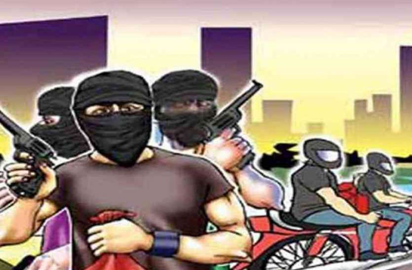 प्रतीकात्मक फोटो आभूषण कारोबारी के कारीगर से पांच लाख की लूट, सीमा विवाद में उलझी रही पुलिस बदमाश फरार