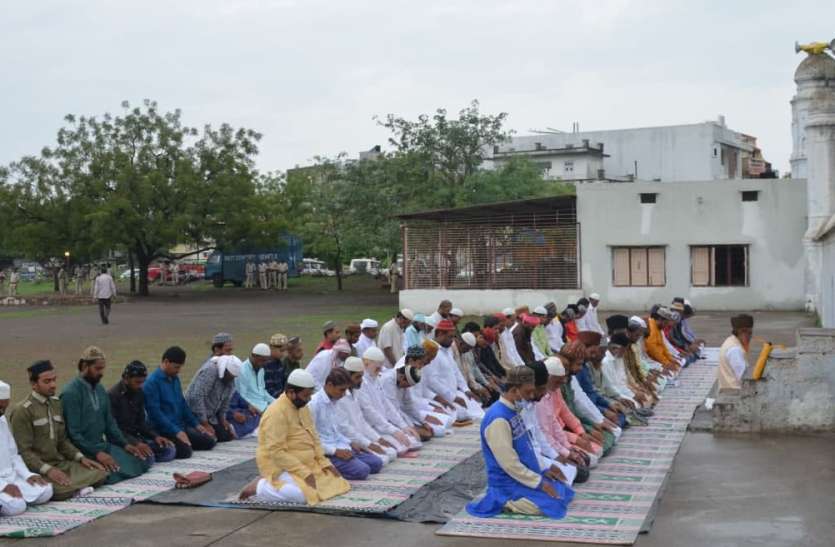 Bakrid festival celebrated with simplicity अमन-चैन के साथ मांगी कोरोना के खात्मे की दुआ, सादगी से मना बकरीद का त्योहार