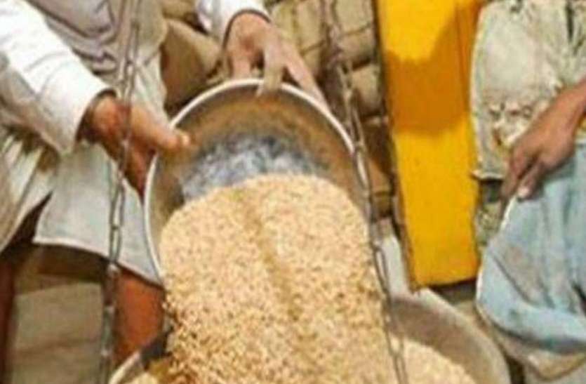 प्रतीकात्मक फोटो अब राशन के साथ ही कार्ड धारकों को कोटेदार देगा बैग, झंझट से मिलेगा छुटकारा
