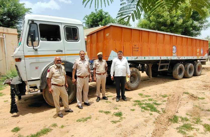 पुलिस ने चोरी गए ट्रेलर को बानसूर से बरामद किया पुलिस ने चोरी गए ट्रेलर को बानसूर से बरामद किया