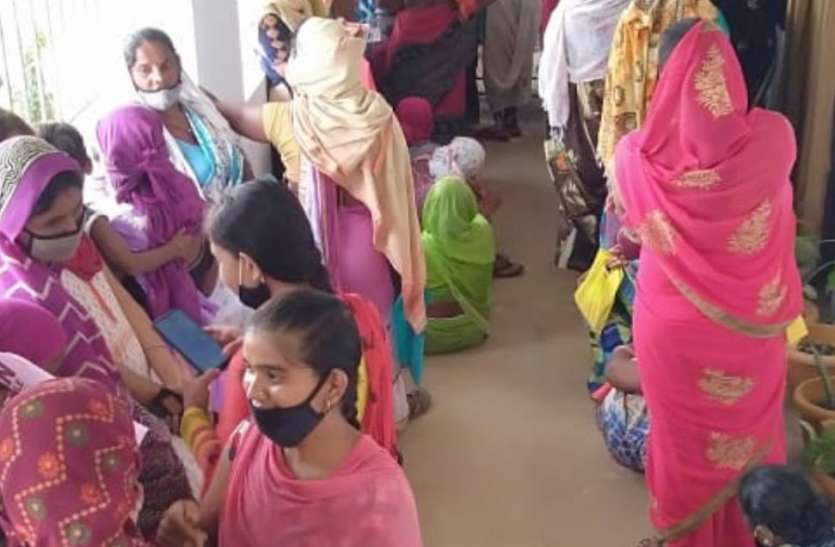आज भिलाई के वैक्सीनेशन सेंटर रहेंगे बंद, रविवार से टीका लगने की उम्मीद आज भिलाई के वैक्सीनेशन सेंटर रहेंगे बंद, रविवार से टीका लगने की उम्मीद
