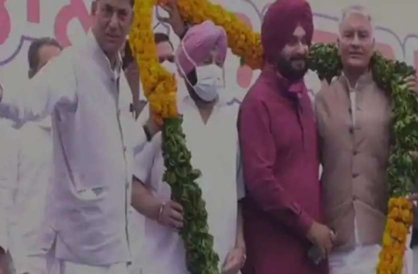 811.jpg नवजोत सिंह सिद्धू ने कांग्रेस प्रदेश अध्यक्ष की संभाली कमान, बोले- पंजाब के लोगों की समस्या हल करना मकसद