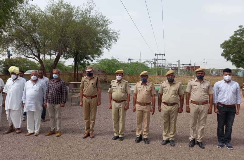 हेड कांस्टेबल को दी श्रद्धांजलि हेड कांस्टेबल को दी श्रद्धांजलि