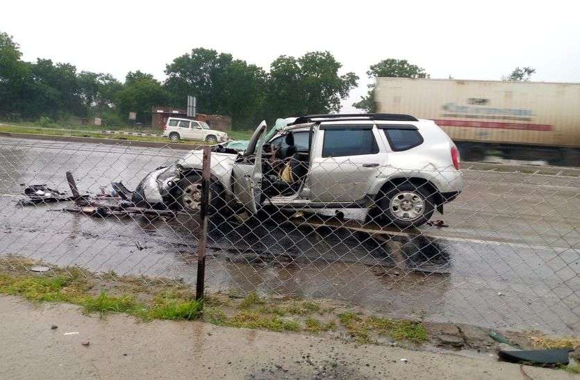 big road accident 3 dead BIG BREAKING कार टैंकर से टकराई, रतलाम के पिता-पुत्र सहित तीन की मौत