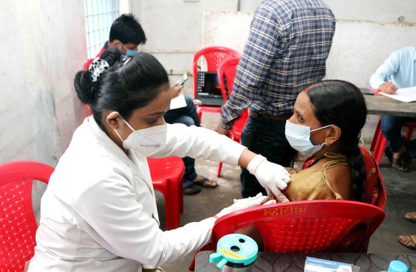 2501nsp6.jpg कैसे होगा तीसरी लहर से बचाव अभी तक सिर्फ 63 हजार लोगों को लगे दोनों डोज