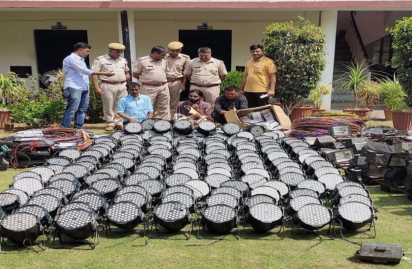 दो नकबजन और चोरी का माल खरीदने वाले बदमाश गिरफ्तार दो नकबजन और चोरी का माल खरीदने वाले बदमाश गिरफ्तार