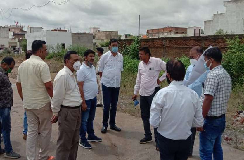 कॉलोनाइजर ने मोटी रकम वसूलकर 200 लोगों को बेचे प्लाट व भवन, 9 साल में नहीं कराए विकास कार्य, अब होगा यह हस्र कॉलोनाइजर ने मोटी रकम वसूलकर 200 लोगों को बेचे प्लाट व भवन, 9 साल में नहीं कराए विकास कार्य, अब होगा यह हस्र
