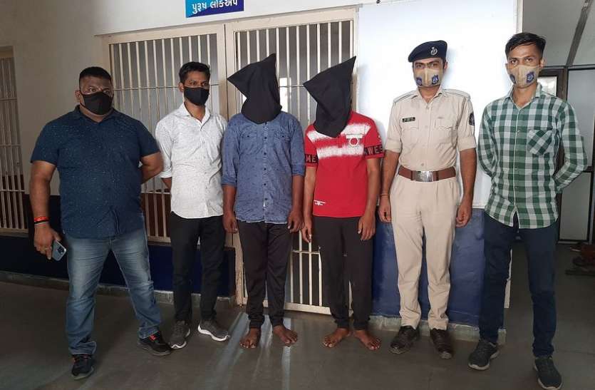 नाबालिग समेत तीन गिरफ्तार नाबालिग समेत तीन गिरफ्तार