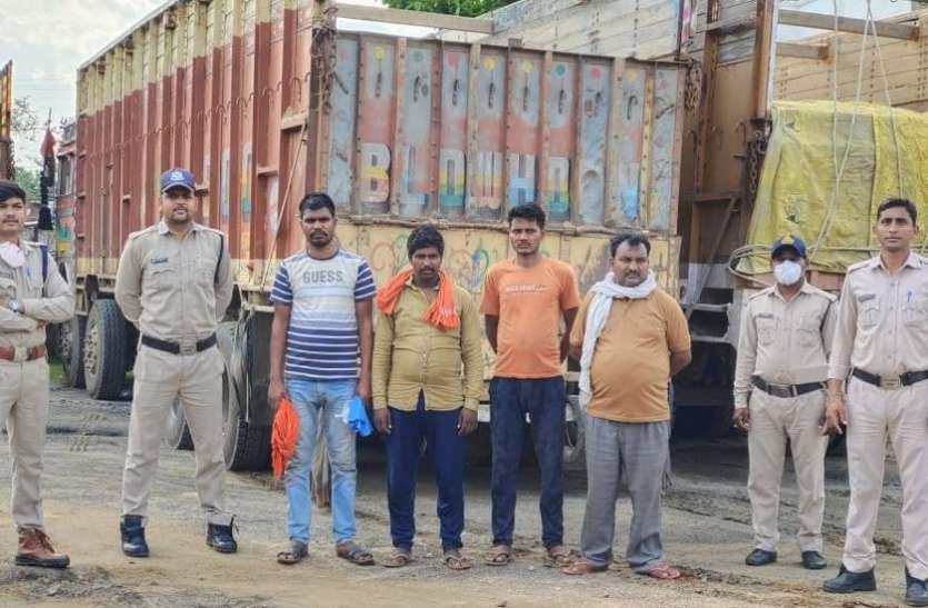 Fake TP made for illegal sand transport in Singrauli रेत परिवहन के लिए तैयार कर लिया फर्जी दस्तावेज, रंगेहाथ पकड़े गए