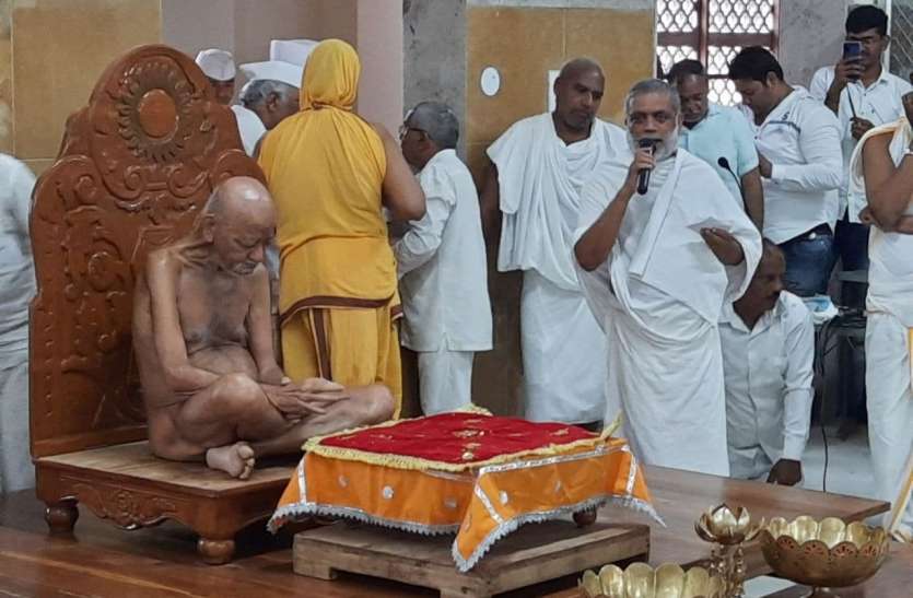acharya vidya sagar maharaj गुरु पूर्णिमा पर आचार्य विद्यासागर महाराज ने गुरुओं के लिए कही ये बड़ी बात- देखें वीडियो