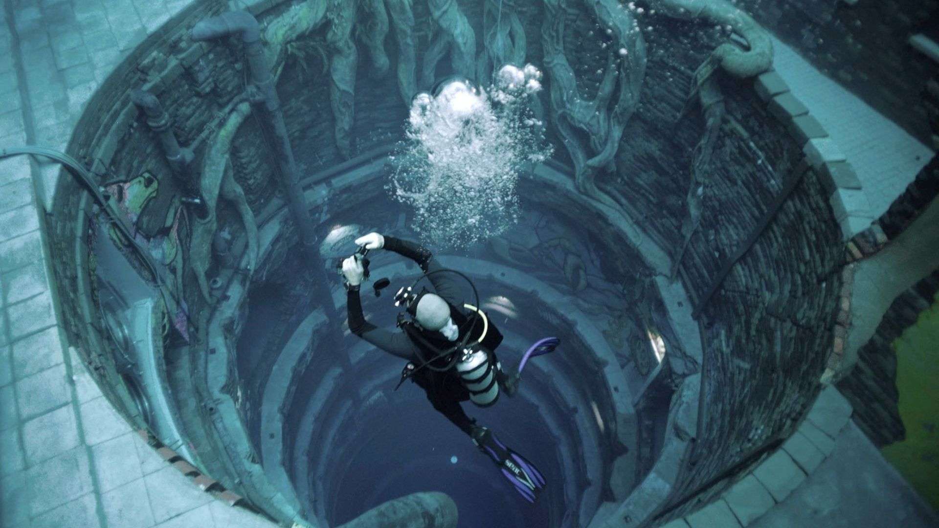 दुनिया के सबसे गहरे स्वीमिंग पूल के नीचे मौजूद है पूरा शहर
