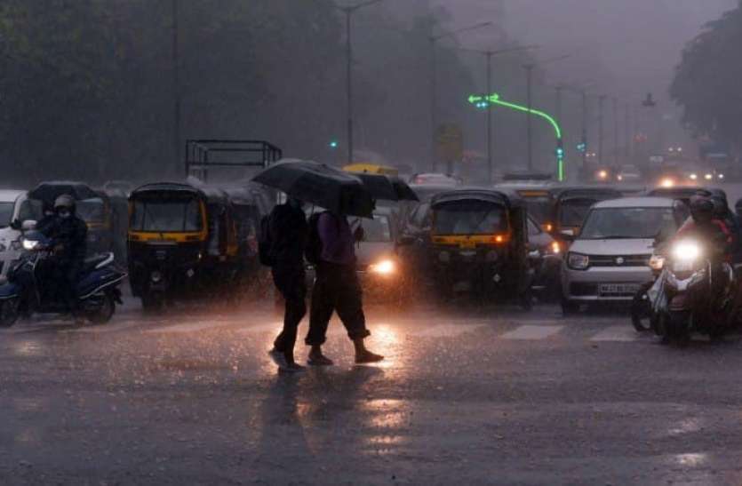 heavy_rain.jpg बारिश से तीन राज्यों में बाढ़ का कहर, अब तक करीब 150 लोगों की मौत