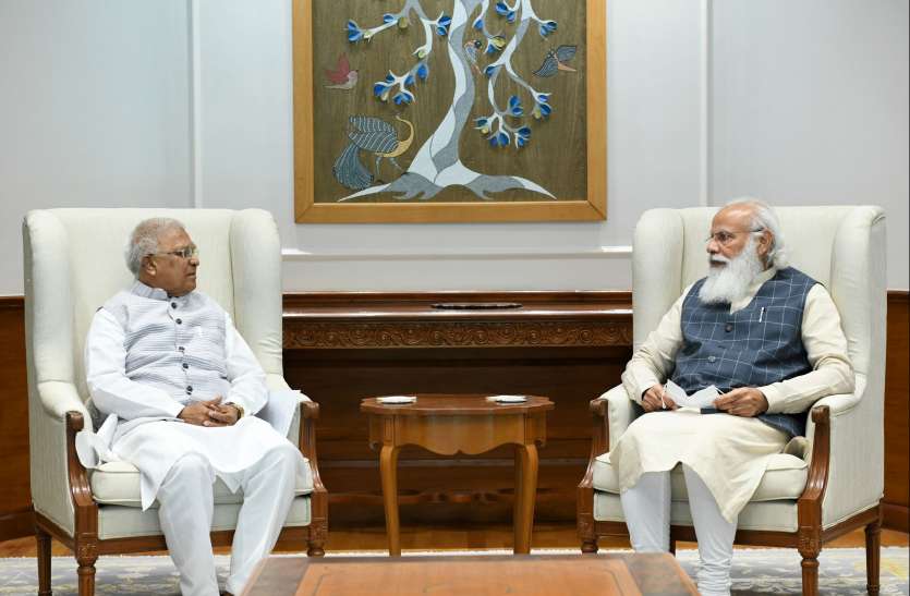 अफसरों के भरोसे नहीं रहेंगे महामहिम, स्वयं देखेंगे योजनाओं की हकीकत अफसरों के भरोसे नहीं रहेंगे महामहिम, स्वयं देखेंगे योजनाओं की हकीकत