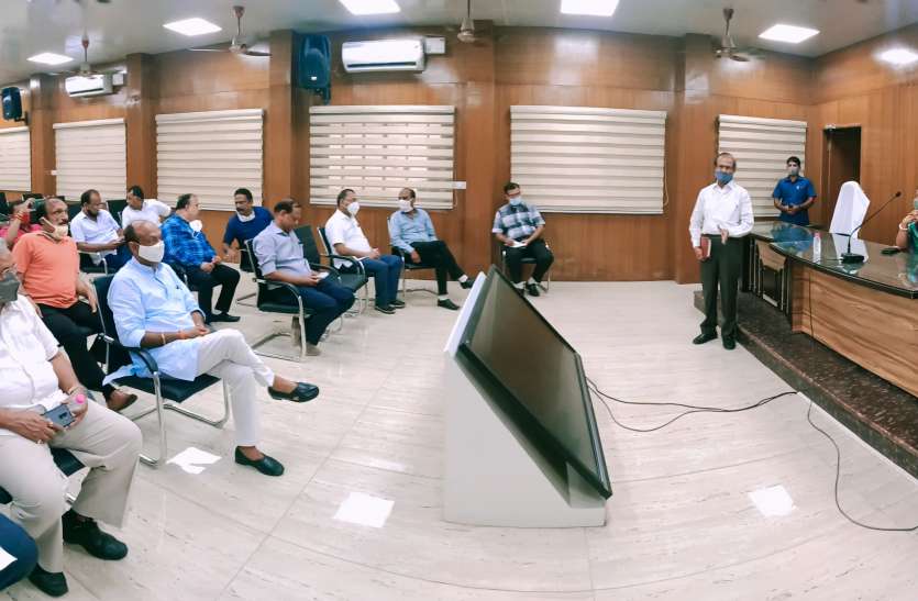 हैरिटेज नगर की बैठक में व्यापारियों का फूटा गुस्सा...ड्रेनेज सिस्टम फेल, पार्किंग भी व्यवस्थित नहीं हैरिटेज नगर की बैठक में व्यापारियों का फूटा गुस्सा...ड्रेनेज सिस्टम फेल, पार्किंग भी व्यवस्थित नहीं