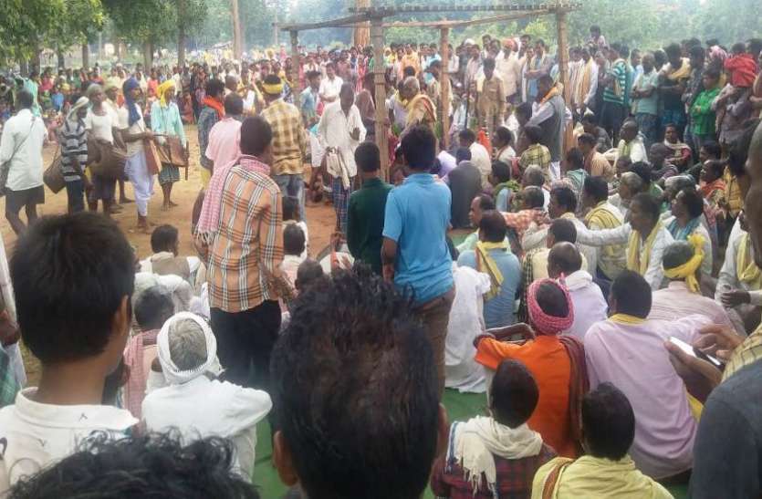 बारिश के लिए भीमा की हुई विशेष पूजा-अर्चना, 65 ग्रामों के हजारों लोग हुए शामिल बारिश के लिए भीमा की हुई विशेष पूजा-अर्चना, 65 ग्रामों के हजारों लोग हुए शामिल