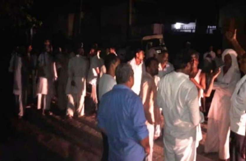 bagpat.jpg सिपाही के एक थप्पड़ ने करा दिया बवाल, युवक ने की आत्महत्या, 11 पुलिसकर्मियों पर FIR