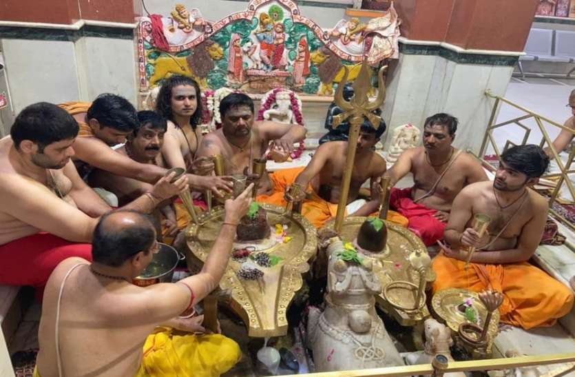 श्रावण के प्रथम सोमवार को शिव भक्तों में झलका उत्साह श्रावण के प्रथम सोमवार को शिव भक्तों में झलका उत्साह