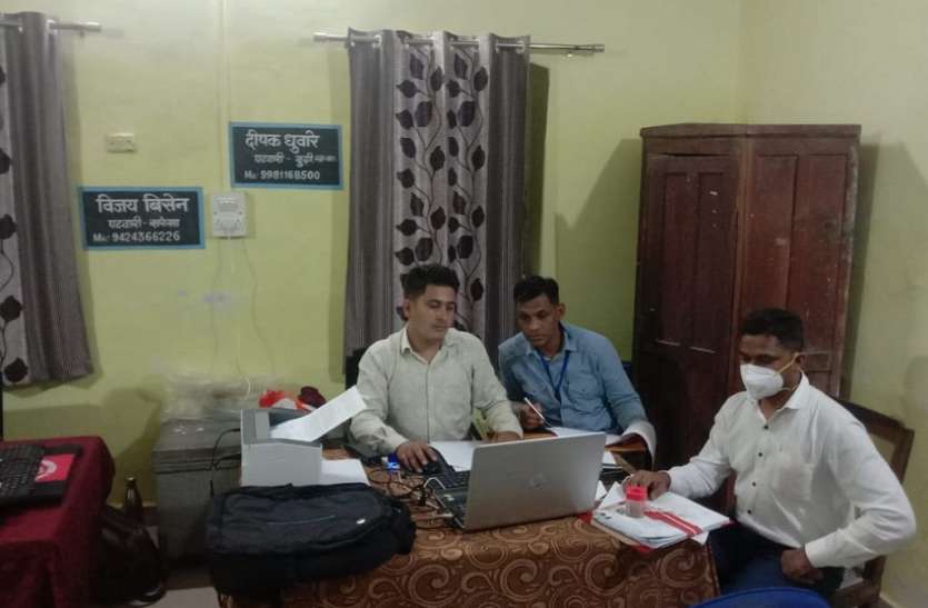 दस हजार रुपए की रिश्वत लेते पटवारी गिरफ्तार दस हजार रुपए की रिश्वत लेते पटवारी गिरफ्तार