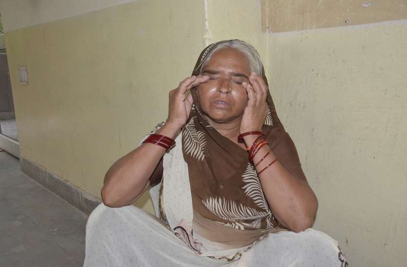 जिन दो बेटों को लायक बनाया, उन्होंने ने ही छोड़ा मां का साथ जिन दो बेटों को लायक बनाया, उन्होंने ने ही छोड़ा मां का साथ