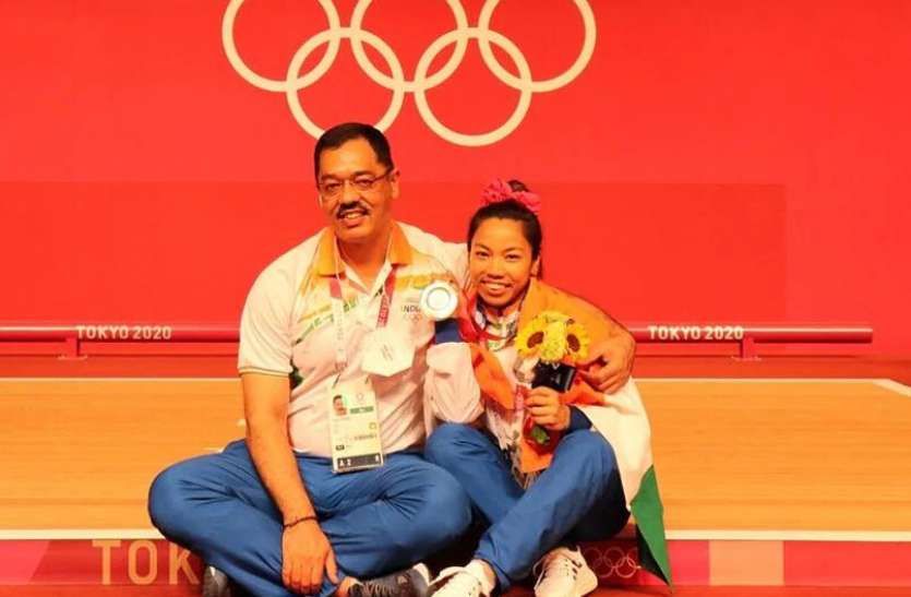 coach_vijay_sharma_1.jpg Tokyo Olympics: मीराबाई चानू के कोच विजय शर्मा का भव्य स्वागत, कई खिलाड़ियों की बदल चुके किस्मत