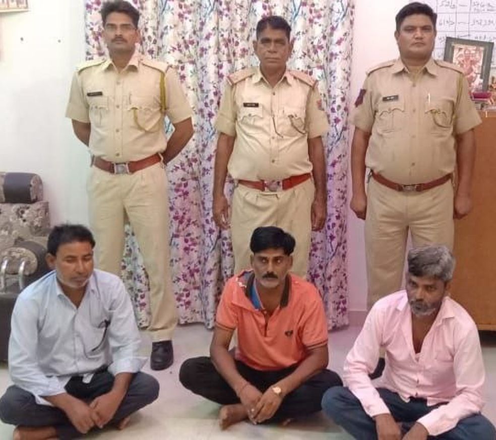 जुआ-सट्टा खेलते चार गिरफ्तार, साढ़े 25 हजार रुपए की नकदी जब्त