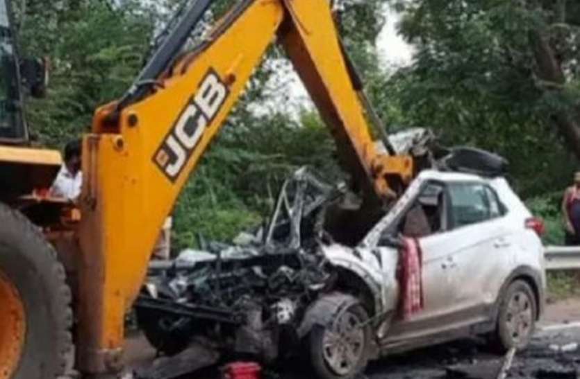 four people died in road accident केंद्र ने बनाया सडक सुरक्षा बोर्ड, तैयार करेगा दुर्घटना रोकने के मसौदे