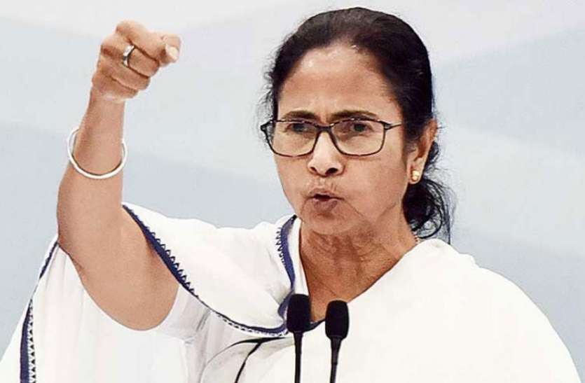 mamta_banerjee.jpg मोदी सरकार पर ममता का तीखा हमला, कहा- देश में इमरजेंसी से भी गंभीर हालात, अब पूरे देश में होगा खेला
