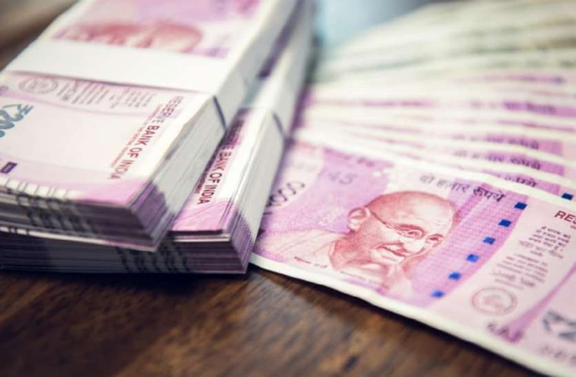 money-2.jpg महंगाई के कारण आपके सेविंग्स को हो रहा नुकसान, Fixed Deposit में जमा किया पैसा बढ़ने की जगह घट रहा है