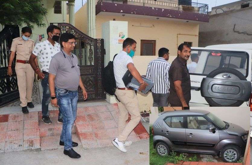 ADO के घर पर मिले कई अचल संपत्ति के दस्तावेज ADO के घर पर मिले कई अचल संपत्ति के दस्तावेज