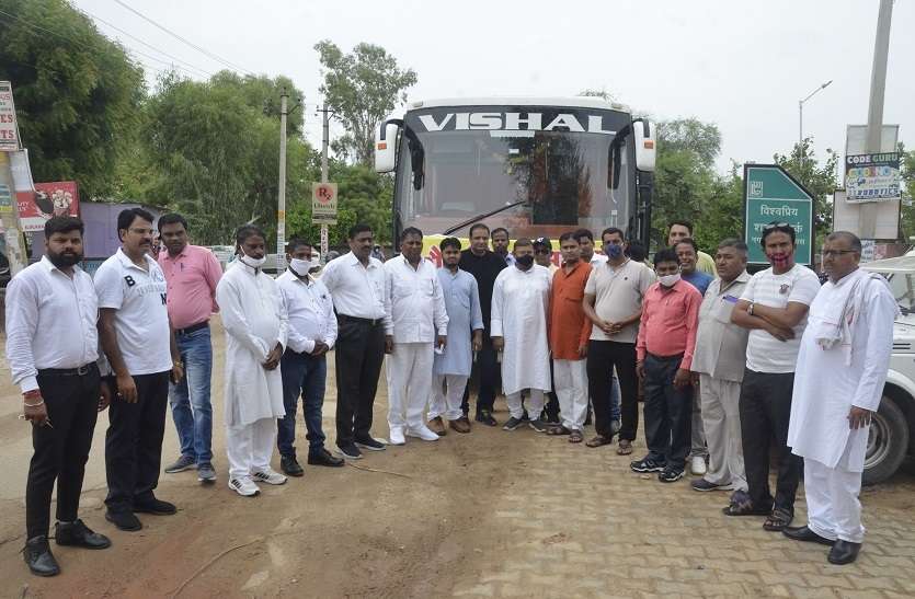 चंडीगढ़ में पार्षद डोर टू डोर पूछ रहे कंपनी की सफाई व्यवस्था कैसी... चंडीगढ़ में पार्षद डोर टू डोर पूछ रहे कंपनी की सफाई व्यवस्था कैसी...