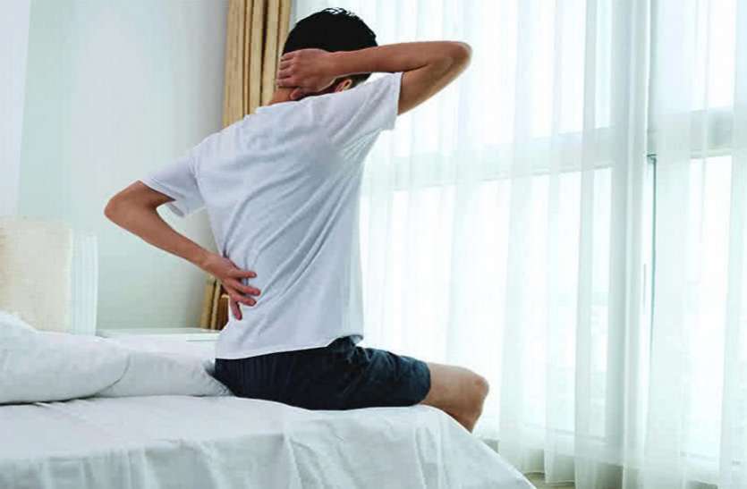 Body Aches: कमर दर्द होना और शरीर में थकान रहना किसी बीमारी के लक्षण तो नहीं? Body Aches: कमर दर्द होना और शरीर में थकान रहना किसी बीमारी के लक्षण तो नहीं?