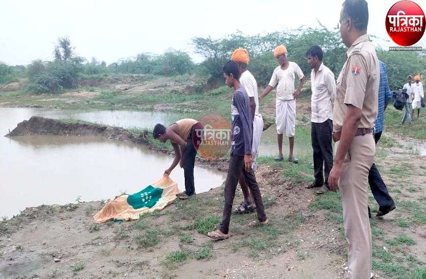 घर से बकरियां चराने निकले बालक की नाड़ी में डूबने से मौत, परिजनों का बुरा हाल घर से बकरियां चराने निकले बालक की नाड़ी में डूबने से मौत, परिजनों का बुरा हाल