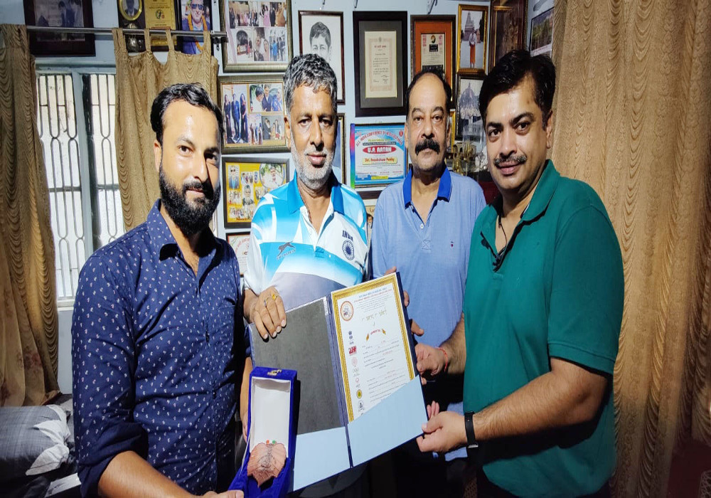 अंतर्राष्ट्रीय हैंडबॉल रेफरी मो.तौहीद को अटल राष्ट्रीय पुरस्कार से किया गया सम्मानित