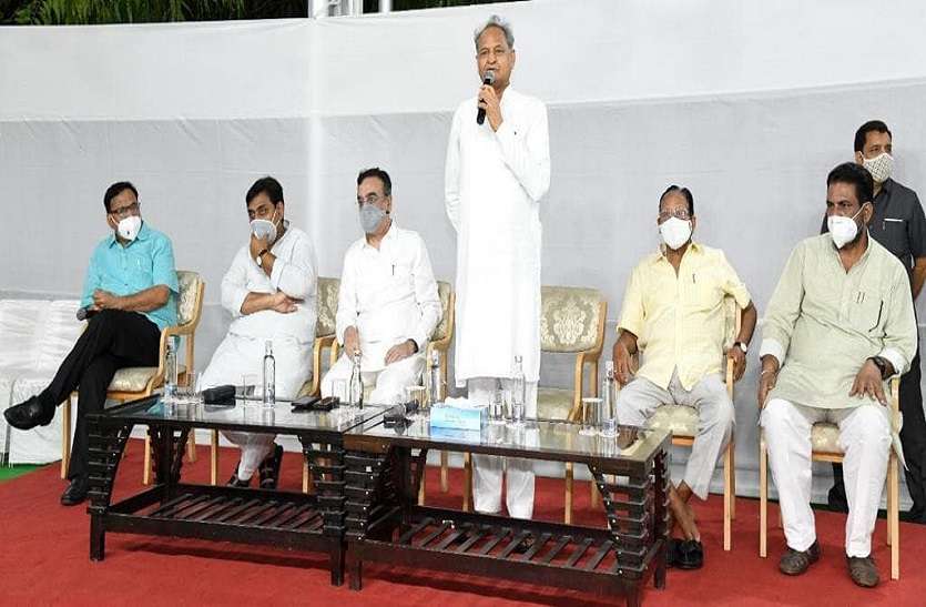 ashok gehlot विधायक दल की बैठक में बोले मुख्यमंत्री गहलोत, 'पुरानी बातें भूलकर आगे बढ़ो'
