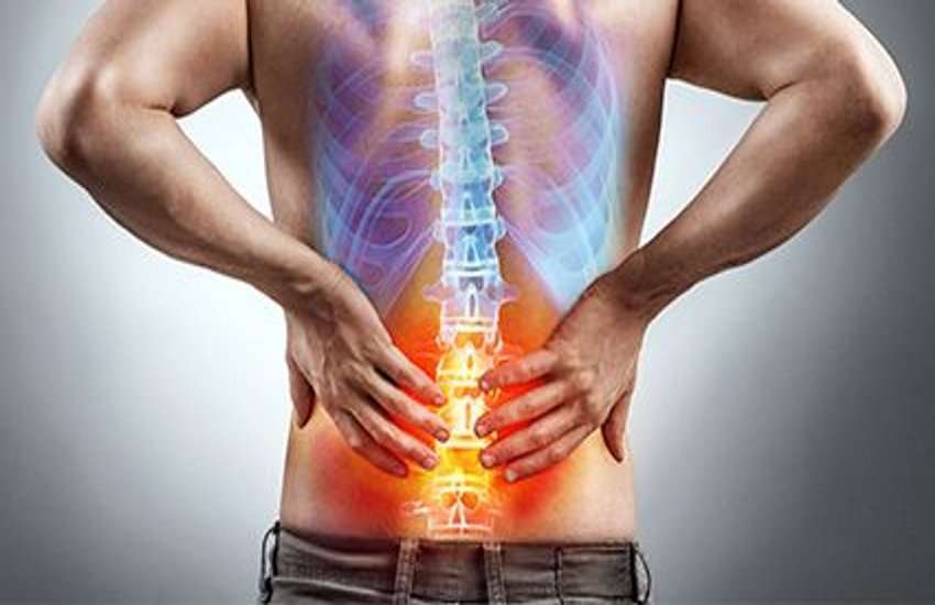 Body Aches: कमर दर्द होना और शरीर में थकान रहना किसी बीमारी के लक्षण तो नहीं?